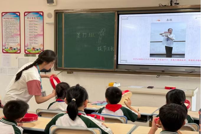 AώWl(xing)ɫwˇgMУ@