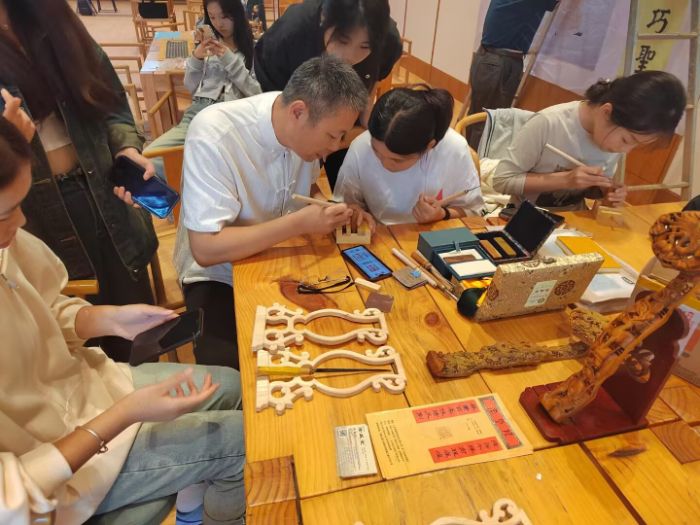 ̽ؿḷ̌ڂy(tng)cF(xin)g Ļ