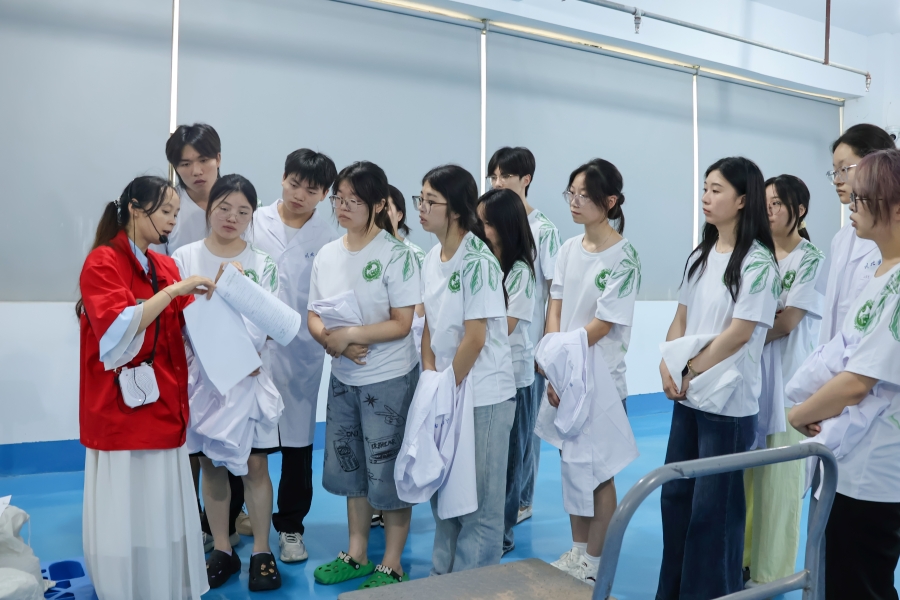 t(y)W(xu)ԺˎW(xu)ԺW(xu)hУ̽جF(xin)ˎa(chn)I(y)wƽĂ