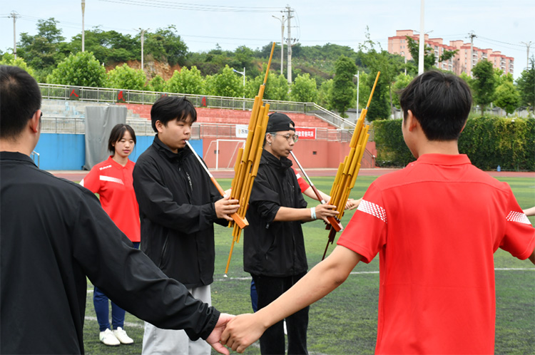 zĻ"Ϣ"Jˇg(sh)Ą(chung)c֮·