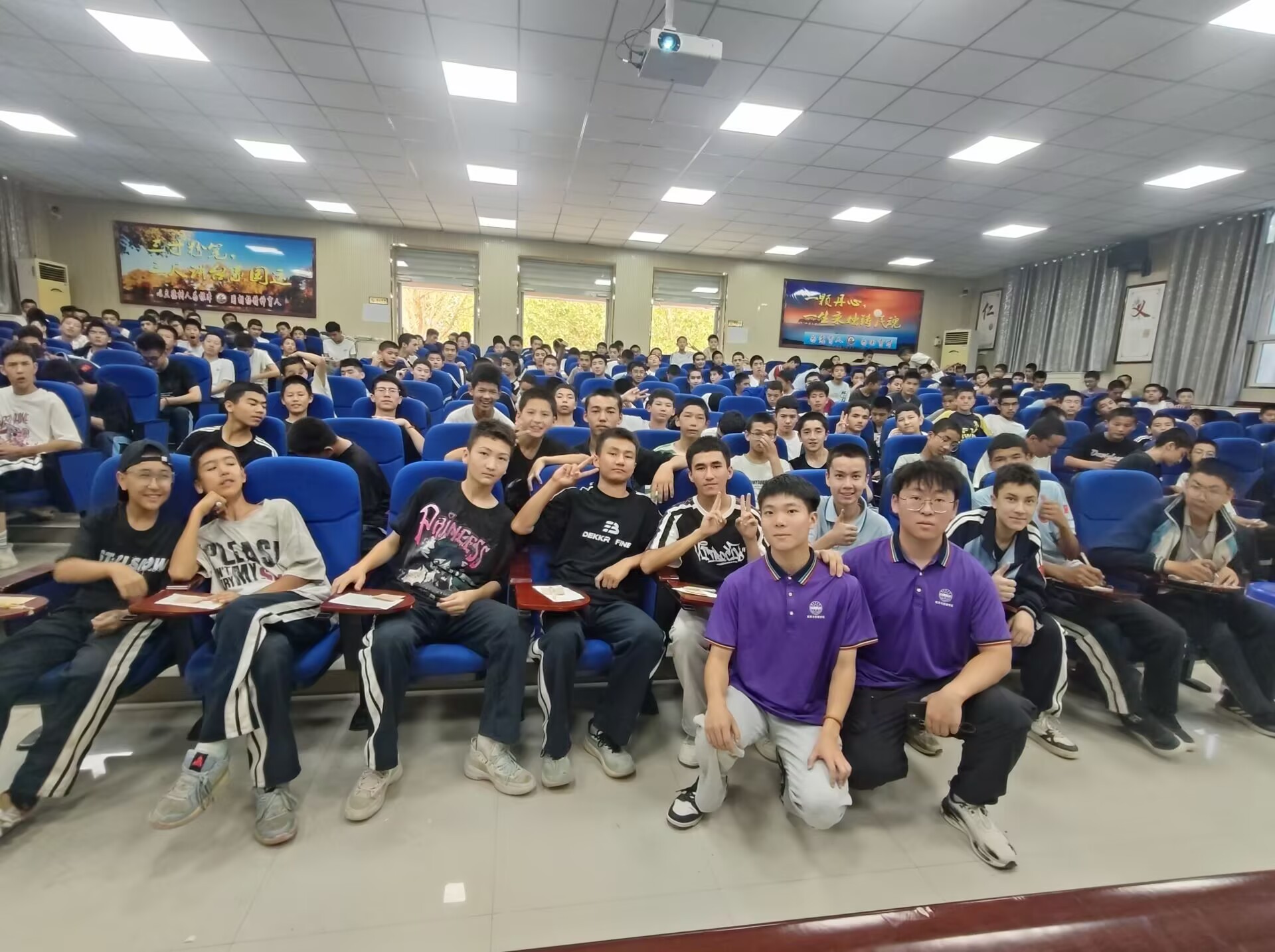 ϵ߅磬ľW(xu)ڡl(xing) ഺnM(jn)У@