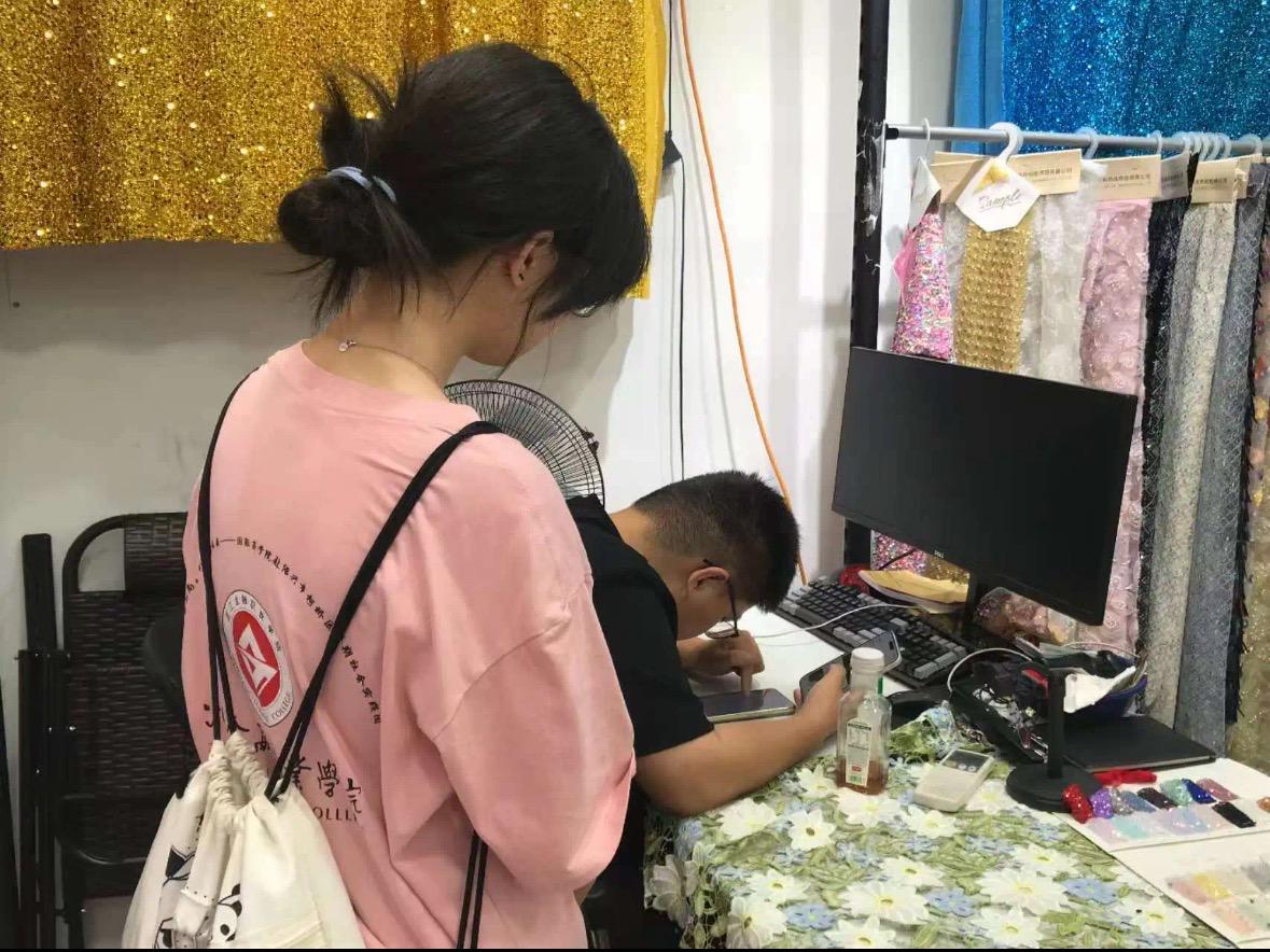 Q(mo)B(ti){(dio)xpI(y)̽Q(mo)Сh(sh)`F(tun)apǰl(f)չ